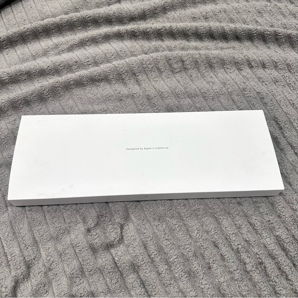 Apple White Magic Keyboard and Mouse Combo - Picture 7 of 8